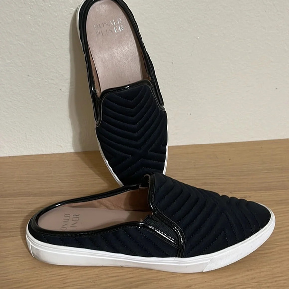 Donald J. Pliner Shoes - Donald J Pliner Women's Pauly-d Quilted Slippers size 6.5